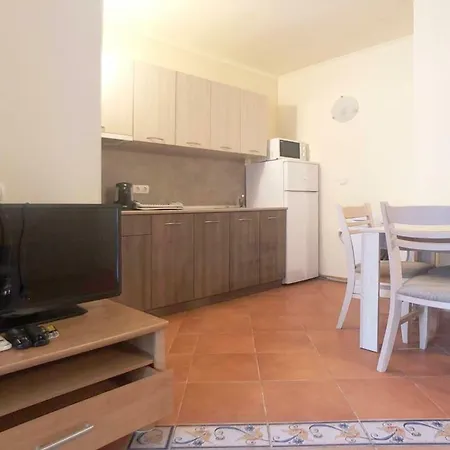 Romana Апартаменты *
